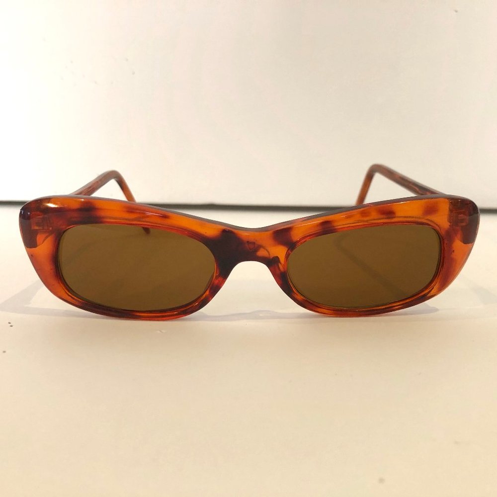 SMALL FRAMED TORTOISE SHELL SUNGLASSES